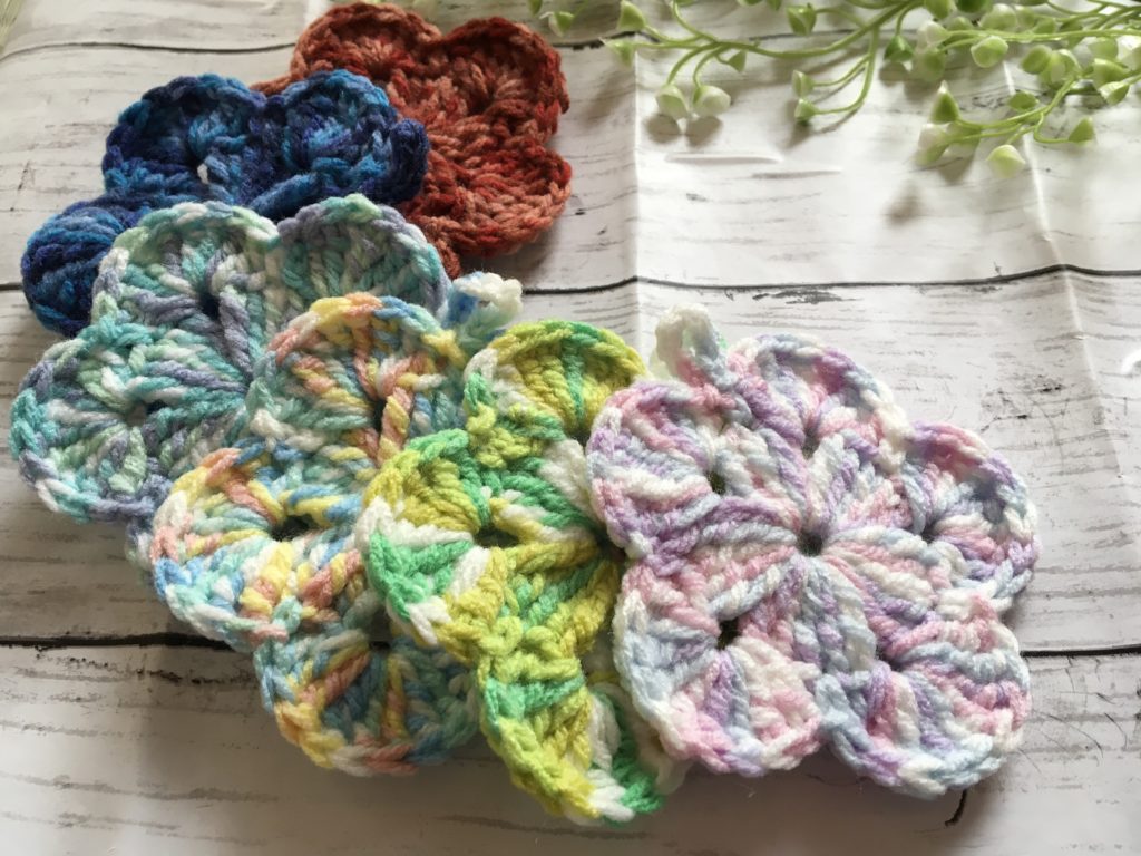 アクリルたわし お花の編み方 5枚花びら ホタルアミキッズのかぎ針編み作品